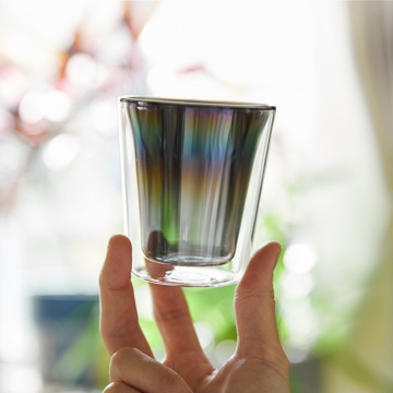 いつものお酒に、惚れ直す｜《保温保冷・ダブルウォールグラス》オーロラの光彩で眼福を、まろやかな味わいで口福をもたらす、「純チタン」コーティンググラス｜PROGRESS