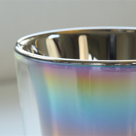 いつものお酒に、惚れ直す｜《保温保冷・ダブルウォールグラス》オーロラの光彩で眼福を、まろやかな味わいで口福をもたらす、「純チタン」コーティンググラス｜PROGRESS