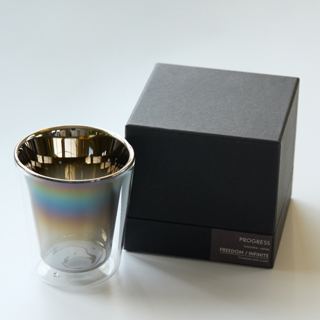 いつものお酒に、惚れ直す｜《保温保冷・ダブルウォールグラス》オーロラの光彩で眼福を、まろやかな味わいで口福をもたらす、「純チタン」コーティンググラス｜PROGRESS