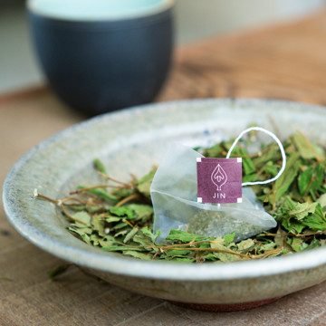 不摂生代表・柿山、健康スイッチ入った！｜《10包入り》農薬不使用・ノンカフェイン、ビタミン・ミネラル・アミノ酸たっぷりの「日本山人参茶」｜JIN