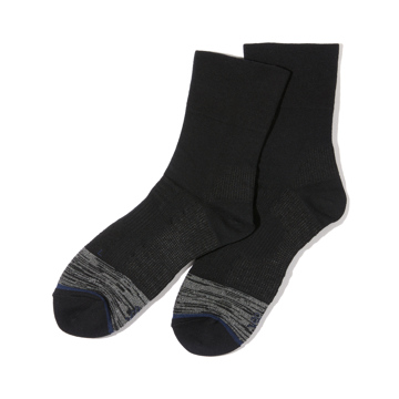 立ちっぱ族を救ったのは、工場靴下だった！ ｜口ゴムがなくしめつけない疲れしらずのくつした　｜ブラック／22-25