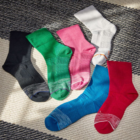 立ちっぱ族を救ったのは、工場靴下だった！ ｜口ゴムがなくしめつけない疲れしらずのくつした　