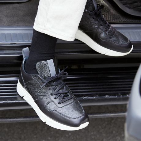 立ちっぱ族を救ったのは、工場靴下だった！ ｜口ゴムがなくしめつけない疲れしらずのくつした　