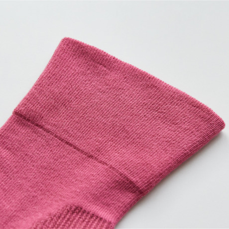 立ちっぱ族を救ったのは、工場靴下だった！ ｜口ゴムがなくしめつけない疲れしらずのくつした　