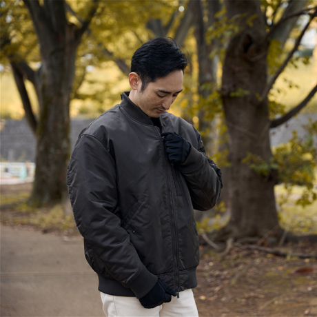 来たぞ！“手袋のまち”から、技ありグローブ｜《classic tech》東かがわ発！スマホも使える、タフでホットな機能派グローブ｜tet.