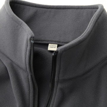 BLACK FRIDAY  2025｜【16,500円→12,980円】ユニセックスで着られる、ハーフジップの「フリースジャケット」｜TARROW×SOCIAL APARTMENT