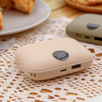 BLACK FRIDAY  2025｜【4,860円→3,980円】USB充電式カイロ＆モバイルバッテリー 「あったかPOMI ポケットカイロ 9600mAh」｜Coolean｜ベージュ