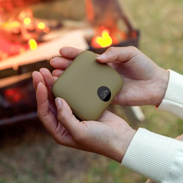 BLACK FRIDAY  2025｜【4,860円→3,980円】USB充電式カイロ＆モバイルバッテリー 「あったかPOMI ポケットカイロ 9600mAh」｜Coolean｜カーキ