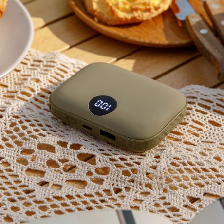 BLACK FRIDAY  2025｜【4,860円→3,980円】USB充電式カイロ＆モバイルバッテリー 「あったかPOMI ポケットカイロ 9600mAh」｜Coolean