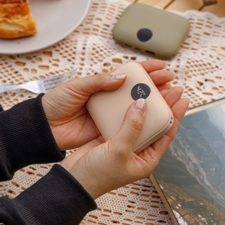 BLACK FRIDAY  2025｜【4,860円→3,980円】USB充電式カイロ＆モバイルバッテリー 「あったかPOMI ポケットカイロ 9600mAh」｜Coolean