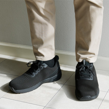 歩く足に、科学のスニーカーを｜《YARI／メンズ用》スッと履けて、すっぽりフィットする「コンフォートスニーカー」｜Orthofeet