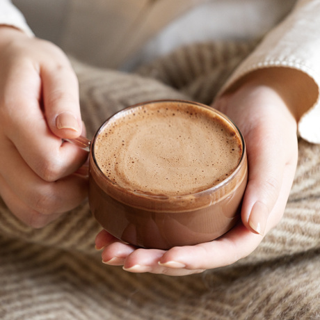 朝１杯の、“飲むハイカカオ”習慣｜毎日のポリフェノールを、なめらかリッチなドリンクで「Hot Choco＆Milk Foamer」｜récolte