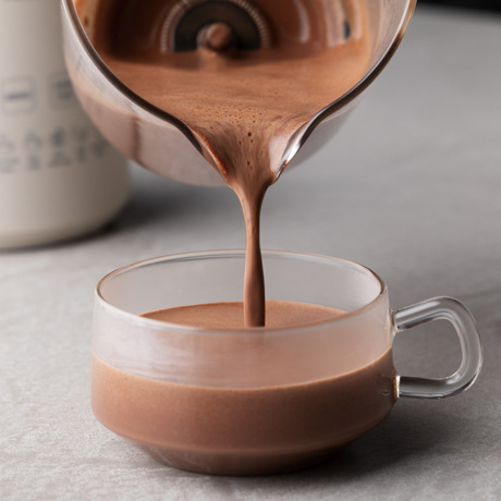 朝１杯の、“飲むハイカカオ”習慣｜毎日のポリフェノールを、なめらかリッチなドリンクで「Hot Choco＆Milk Foamer」｜récolte