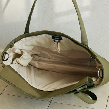 “TECHトート“とスマート通勤｜《トートバッグ／16L》大小のガジェットに住所が決まる、自立するトートバッグ｜Orbitkey