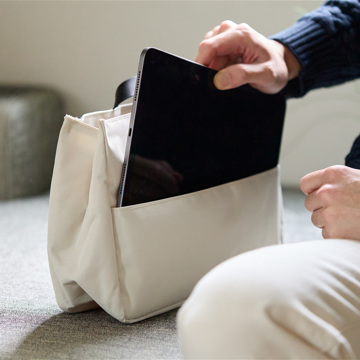 “TECHトート“とスマート通勤｜《インサートバッグ》バッグの中をスマートに整えるインサートバッグ｜Orbitkey