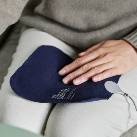 薄さ1.5ミリの“ぽっかぽか”シート型ヒーター｜《9W／20×20cm》クリップ付きで服に仕込める！銀ナノインクで温める特許技術の「USBウェアラブルヒーター」｜INKO