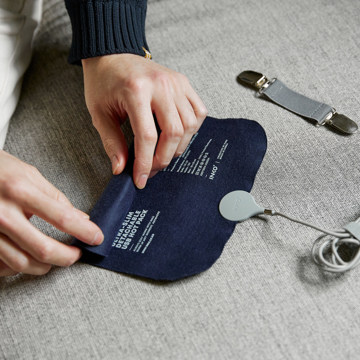 薄さ1.5ミリの“ぽっかぽか”シート型ヒーター｜《9W／20×20cm》クリップ付きで服に仕込める！銀ナノインクで温める特許技術の「USBウェアラブルヒーター」｜INKO