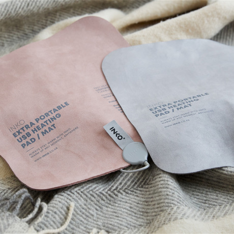 薄さ1.5ミリの“ぽっかぽか”シート型ヒーター｜《18W／30×30cm》どこでもあったかデスクワーク！銀ナノインクで温める特許技術、USB-C対応「EXTRAヒーティングパッド スエード」｜INKO