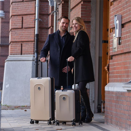旅のあとも美しい｜《機内持ち込み対応／38L》収納時には、約1／2にスリム化できる、オランダ発のスーツケース「foldaway」｜senz°