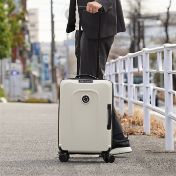 旅のあとも美しい｜《機内持ち込み対応／38L》収納時には、約1／2にスリム化できる、オランダ発のスーツケース「foldaway」｜senz°