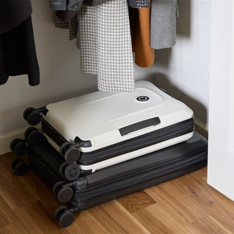 旅のあとも美しい｜《60L》収納時には、約1／2にスリム化できる、オランダ発のスーツケース「foldaway」｜senz°