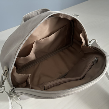 パカっと整う、休日ショルダー｜口が60°開いて、荷物が見える、出し入れスムーズな「バネパカ ショルダーバッグ」｜mayumasa