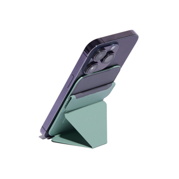 ほしい時だけ“出現”！ 極薄マルチスタンド｜《スマホスタンド》指１本で脚が出現する、薄さ5.5mmのスマホスタンド「snap on」（MagSafe対応）」| MOFT｜スモークターコイズ