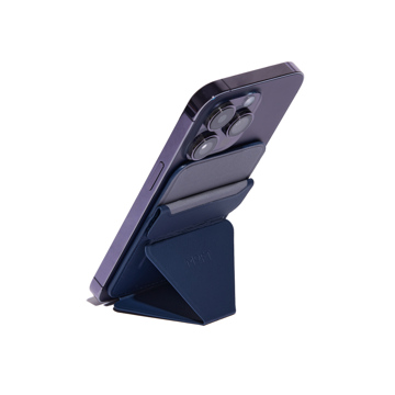 ほしい時だけ“出現”！ 極薄マルチスタンド｜《スマホスタンド》指１本で脚が出現する、薄さ5.5mmのスマホスタンド「snap on」（MagSafe対応）」| MOFT｜ネイビーブルー