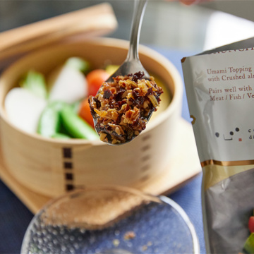 アーモンドひとさじの衝撃｜《ベーシック／270gパウチタイプ》たっぷり大容量！ サクサクのアーモンド粒と風味豊かなもろみ入りしょうゆが、料理をグンとおいしくする「食べる調味料」｜サクサクしょうゆアーモンド