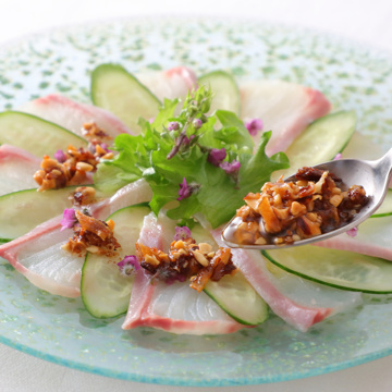 アーモンドひとさじの衝撃｜《トリュフ風味／270gパウチタイプ》トリュフの香りが、旨みをアップ！サクサクのアーモンド粒と風味豊かなもろみ入りしょうゆが、料理をグンとおいしくする「食べる調味料」｜サクサクしょうゆアーモンド トリュフ風味