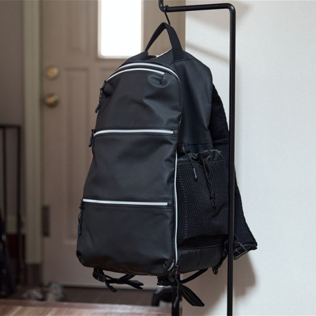 防災YouTuberの知見をリュックに｜《1人用》「そなえるTV」高荷智也氏、厳選の27点をつめた「防災リュック」｜高荷智也×SONAEMON