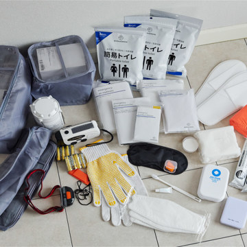 防災YouTuberの知見をリュックに｜《2人用》「そなえるTV」高荷智也氏、厳選の27点をつめた「防災リュック」｜高荷智也×SONAEMON