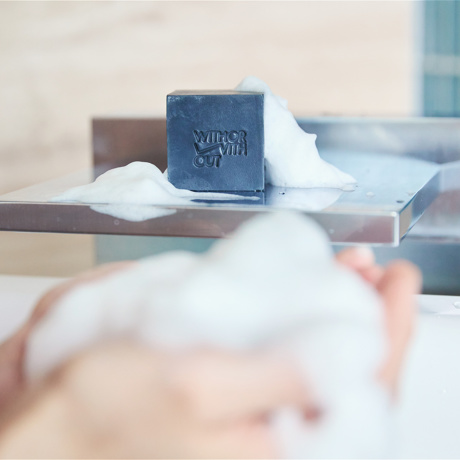 MONOCO OUTLET｜【3,500円→2,800円】《N.Y.アーティストパッケージ》肌のアミノ酸に近い「セリシン」たっぷり！シルク石鹸｜WITH OR WITHOUT