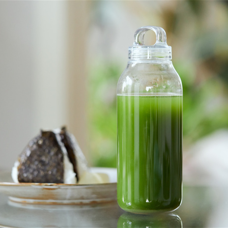 「単品ランチ」を栄養バランス食に｜グリーン9素材が、大人の“不足“を全代行する「発酵グリーンチャージ」｜MO ZYME