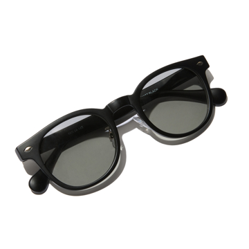 ギラつき OFF、景色 ON！｜偏光・調光・UV99.9％カットの「おしゃれグラス」｜東海光学｜マットブラック×グレー