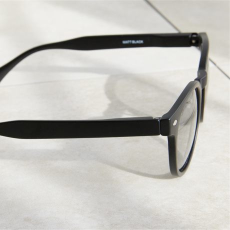 ギラつき OFF、景色 ON！｜偏光・調光・UV99.9％カットの「おしゃれグラス」｜東海光学