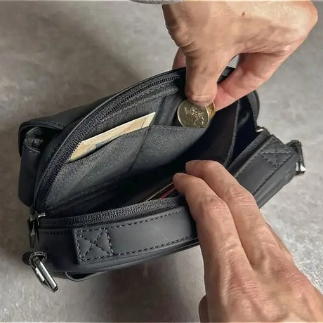 手ぶら以上、バッグ未満｜ポケット感覚、財布機能付き”ポケウォレ”｜ QUICK PACK pokepa