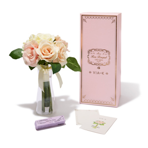 《ギフトセット／ローズ／アロマスプレーと専用ベース付き》昼はアートフラワー、夜はあたたかなムードライトになる「ローズブーケLED（ホワイト）」｜VIA K STUDIOヴィアケースタジオ