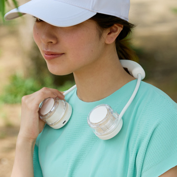 首元に、パーソナル避暑地｜冷却プレート＋Wファンのネッククーラー｜Neck Band Fan COOLING