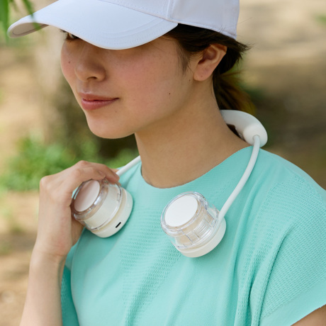 首元に、パーソナル避暑地｜冷却プレート＋Wファンのネッククーラー｜Neck Band Fan COOLING