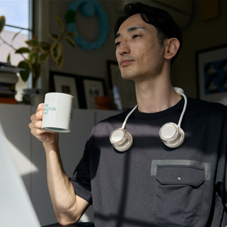首元に、パーソナル避暑地｜冷却プレート＋Wファンのネッククーラー｜Neck Band Fan COOLING