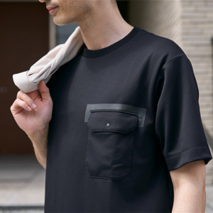 《Tシャツ》和紙×ポリの快適設計で、湿気を吸って逃す、「和紙糸ラバープリントクルーネックTシャツ」｜K-3B