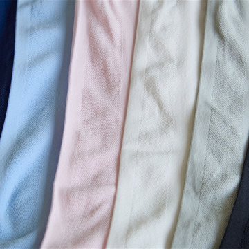 着心地のいい“日焼け止め”｜《ハイネックインナー／男女兼用》 UVカット98％、縫い目なしで動きやすい「サラリフィット」｜Salari