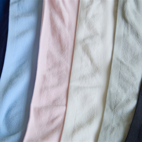 着心地のいい“日焼け止め”｜《ハイネックインナー／男女兼用》 UVカット98％、縫い目なしで動きやすい「サラリフィット」｜Salari