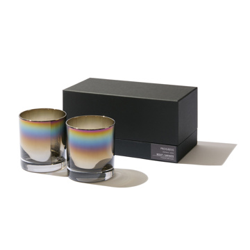 いつものお酒に、惚れ直す｜《ロックグラス／2個組》オーロラの光彩で眼福を、まろやかな味わいで口福をもたらす、「純チタン」コーティンググラス｜PROGRESS プログレス