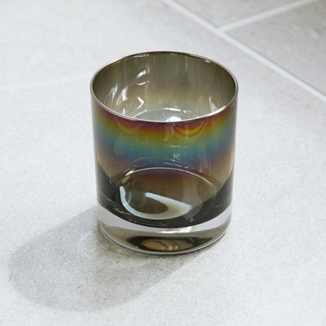 いつものお酒に、惚れ直す｜《ロックグラス／2個組》オーロラの光彩で眼福を、まろやかな味わいで口福をもたらす、「純チタン」コーティンググラス｜PROGRESS プログレス