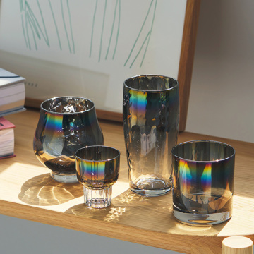 いつものお酒に、惚れ直す｜《盃／2個セット》オーロラの光彩で眼福を、まろやかな味わいで口福をもたらす、「純チタン」コーティンググラス｜PROGRESS プログレス