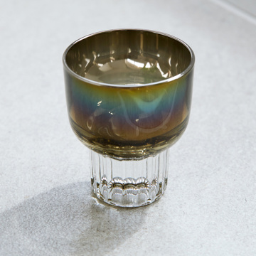 いつものお酒に、惚れ直す｜《盃／2個セット》オーロラの光彩で眼福を、まろやかな味わいで口福をもたらす、「純チタン」コーティンググラス｜PROGRESS プログレス