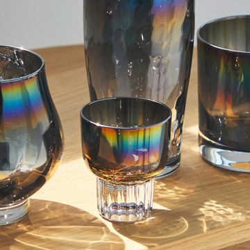 いつものお酒に、惚れ直す｜《盃／2個セット》オーロラの光彩で眼福を、まろやかな味わいで口福をもたらす、「純チタン」コーティンググラス｜PROGRESS プログレス