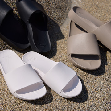 スニーカー感覚！ “健幸ビーサン”｜《スライドタイプ》理学療法士が開発、世界600万人の足を支える「アーチサポートサンダル」｜Archies